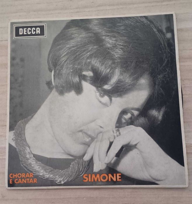 Discos de vinil da artista Simone de Oliveira