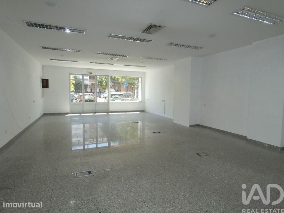 Loja / Estabelecimento Comercial T3 em Alfragide de 127,00 m2