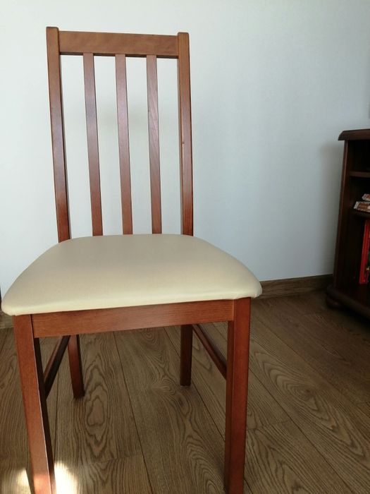 Sprzedam stół +sześć krzeseł