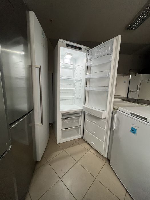 Холодильник вбудований Küppersbusch IKEF3290-2