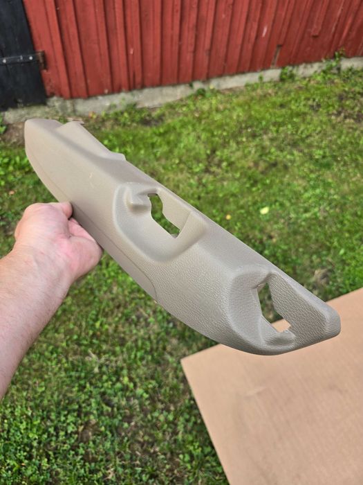 Osłona fotela prawego Volvo S70 V70 XC70  Rok 1997-00 Kolor Beżowy NR 9160090