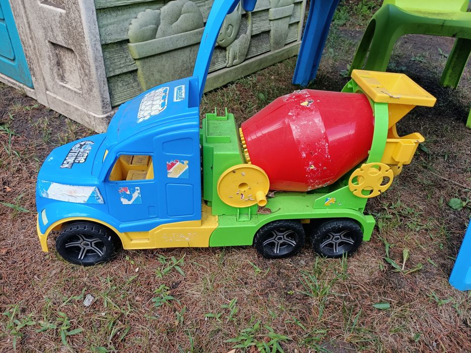 Domek Smoby, stolik i krzesełko, betoniarka Wader