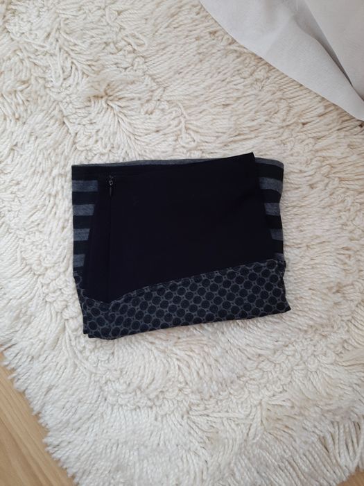 Saia com fecho lateral