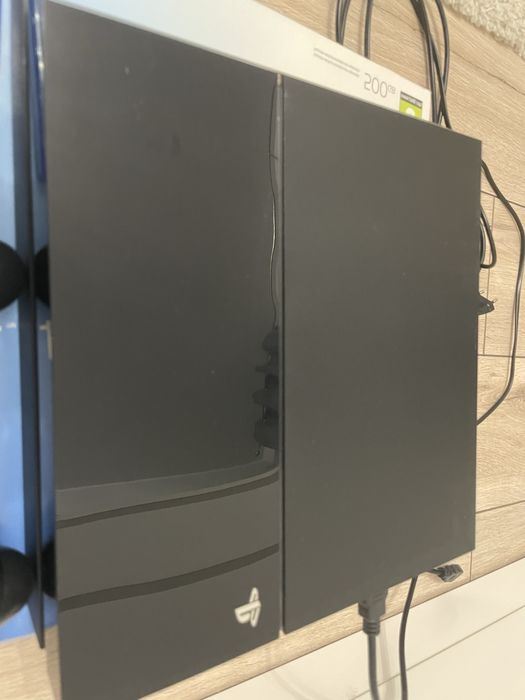PS4 konsola. Wyczyszczona.