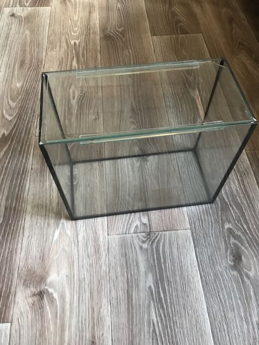 Акваріуми з кришкою та без