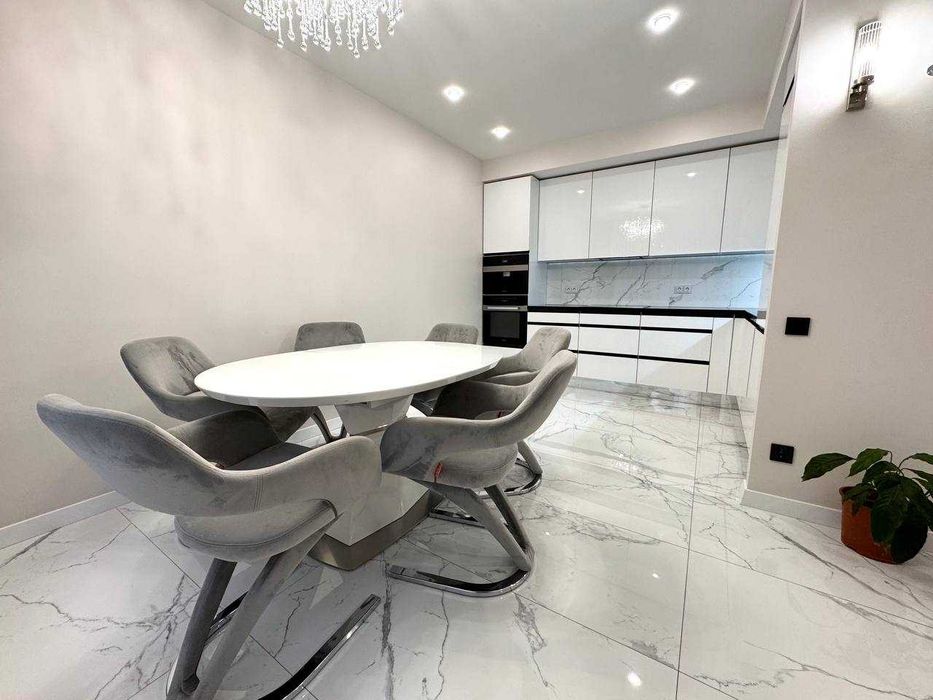 Котедж  з власним гаражем  Петра Полтави центр   300000