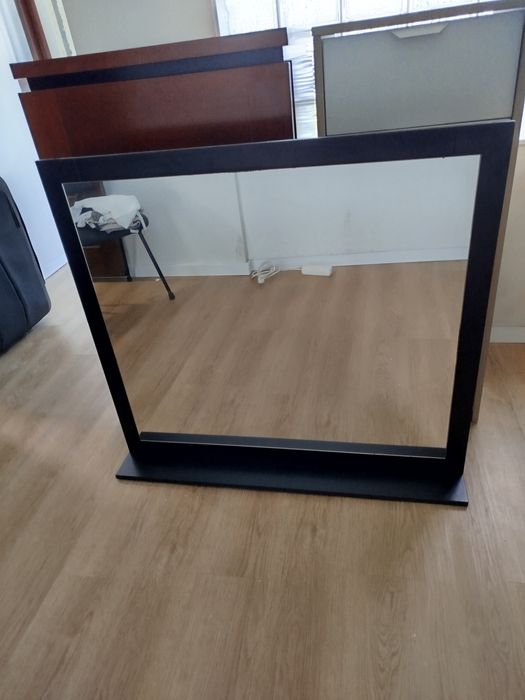 2 espelhos fundo madeira