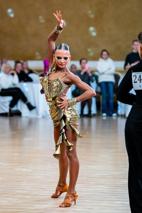 Шикарна сукня для латини