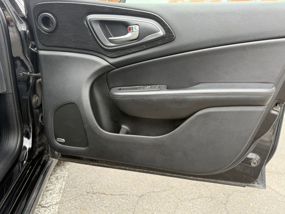 Продаж авто Chrysler 200C