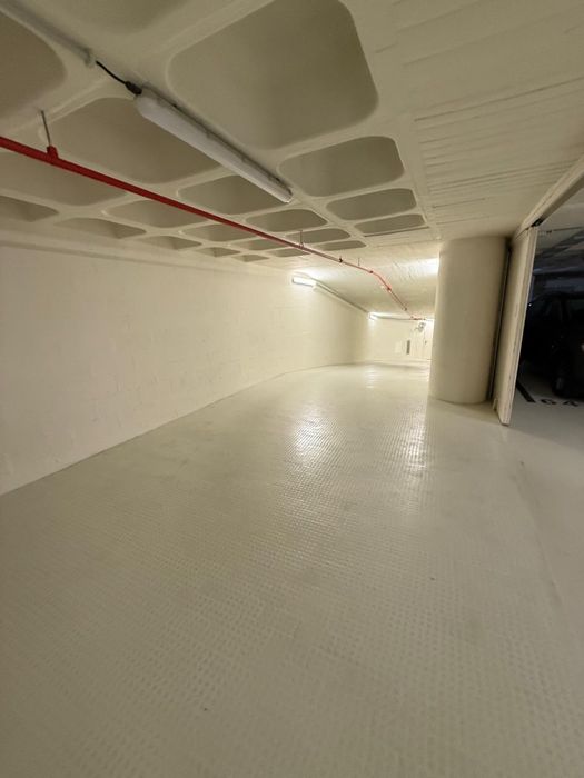 Vendo lugar de garagem na Avenida 5 de Outubro