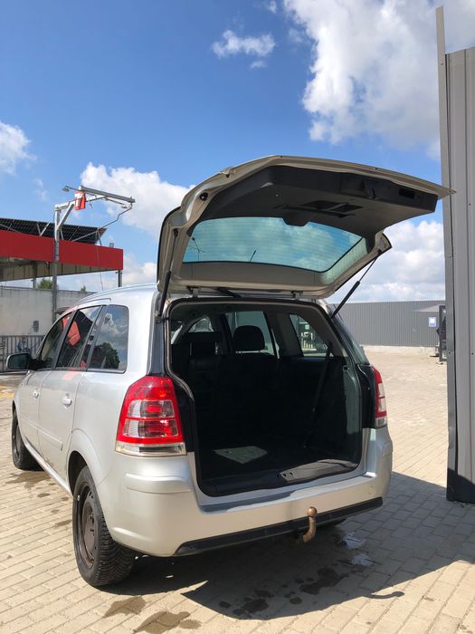 Opel Zafira 2011 рік