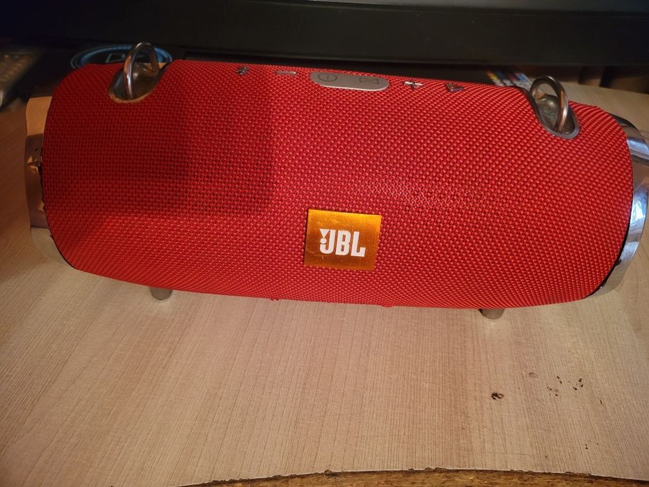 Продам колонки jbl bombokc