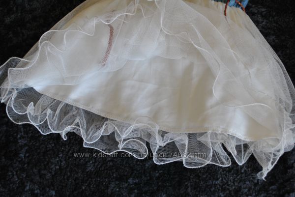 Нарядное платьице на девочку 3-4 лет рост около 90 см Подарок
220₴