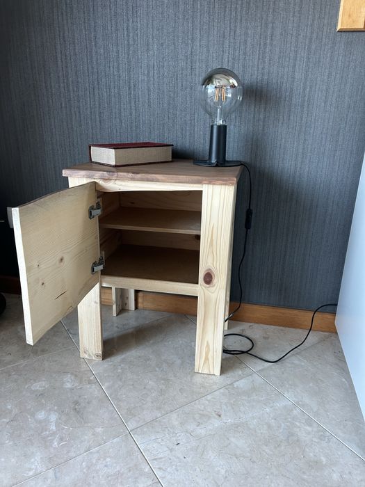 Mesa de cabeceira rustica