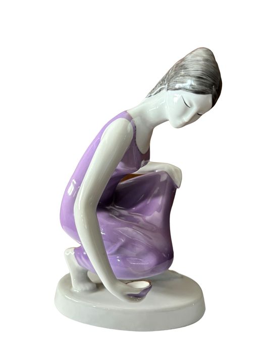 figurka Kobieta w sukni Hollohaza vintage  prl retro