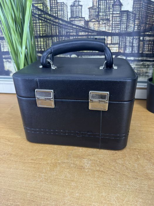 Elegancka walizka kosmetyczna marki Bermas