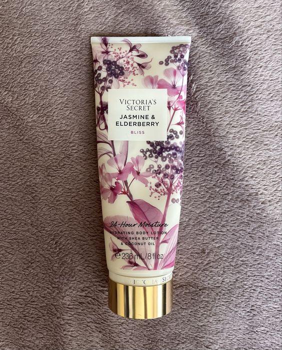 Balsam Victoria’s Secret Jasmine & Elderberry sporo używany