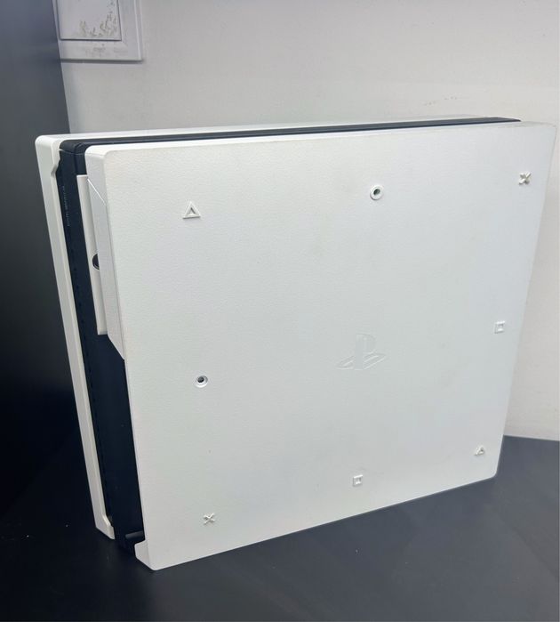 Продам PS 4  pro( Death Stranding limited edition на 2 терабайти)