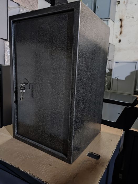 Продаю б.у  сейф ЛУКА ШО 065