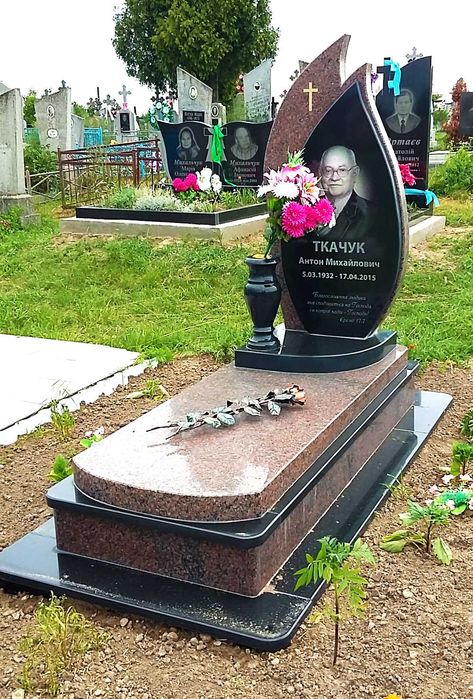 Пам'ятники з натурального каменю