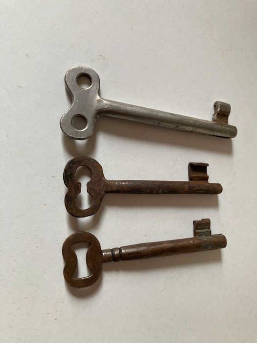 3 Iron Keys