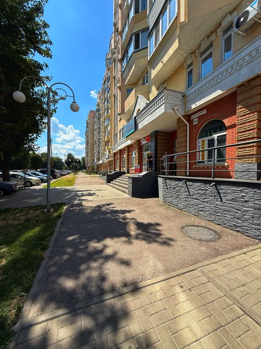 Центр міста! Комерційне приміщення з ремонтом! Перший поверх, фасад