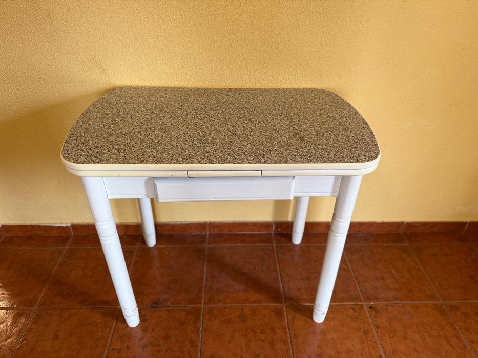 Mesa cozinha em bom estado