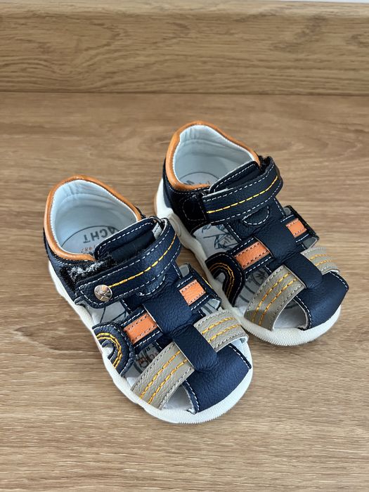 Vendo sandálias - criança ( ver descrição)