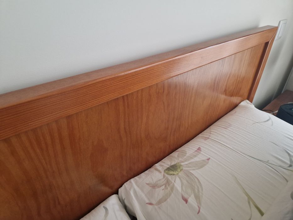 Cama em  carvalho Moviflor