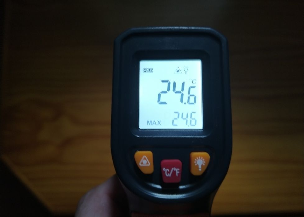 Termómetro infravermelhos com pilhas incluídas. Novo.