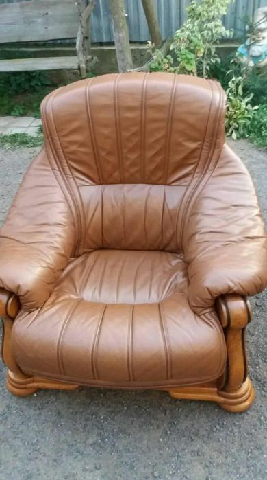 Продам шкіряний комплект меблів (диван) 3+2+1!