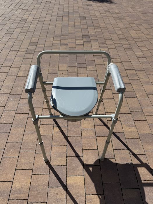 Krzeslo WC toaletowe skladane