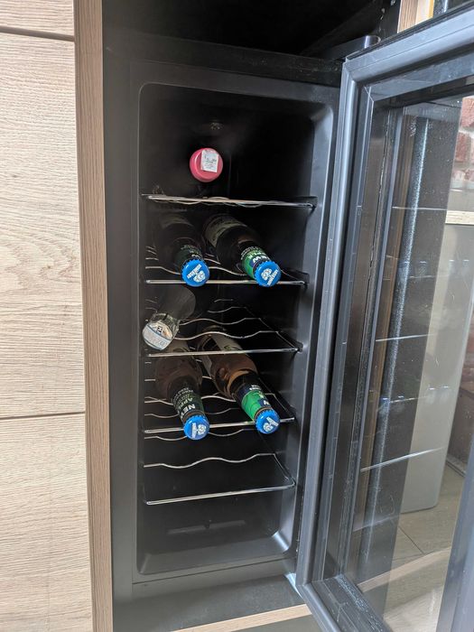 Mała lodówka na winko