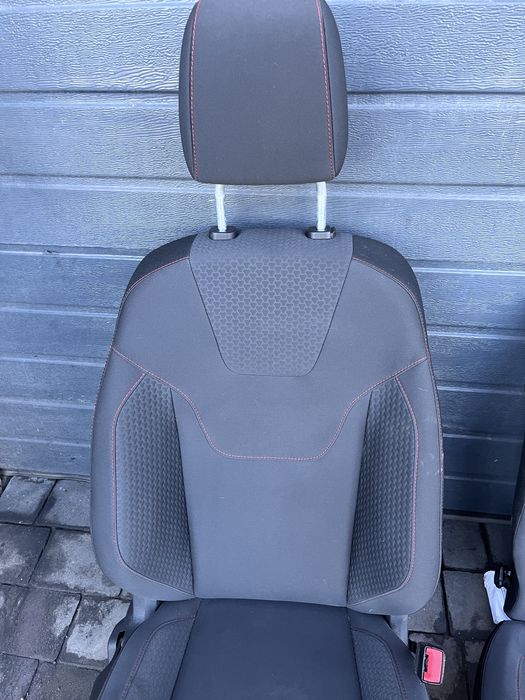 Fotel lewy prawy kanapa opracie Ford Focus MK3 ST-LINE Grzane europa