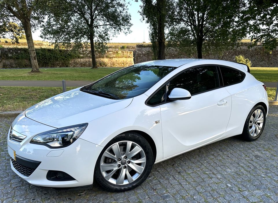 Opel Astra GTC J 2.0 CDTI 165cv
