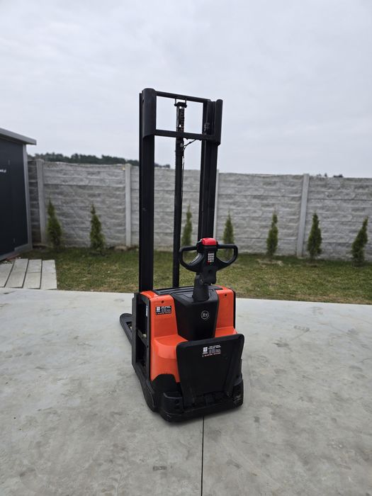 Wózek paletowy masztowy elektryczny Toyota BT SWE 120 paleciak