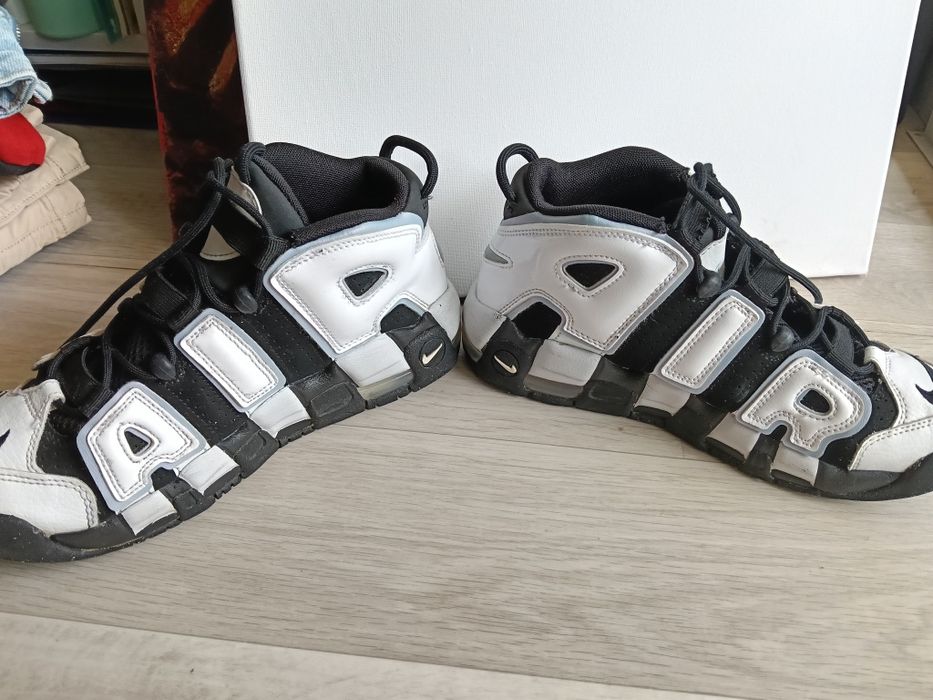 Nike uptempo black and white