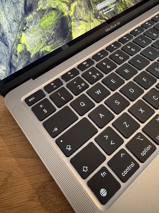 MacBook Air M1 (2021)