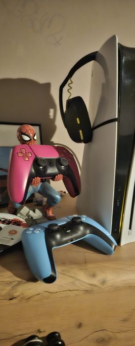 Playstation 5 slim 2 pady + słuchawki logitech