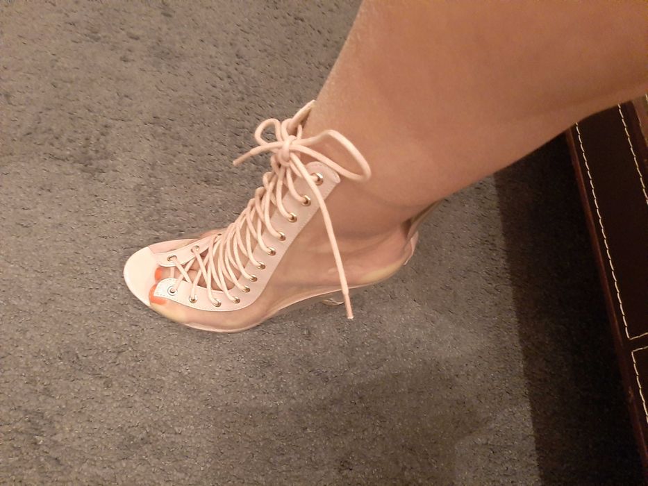 Продам новые летние ботинки