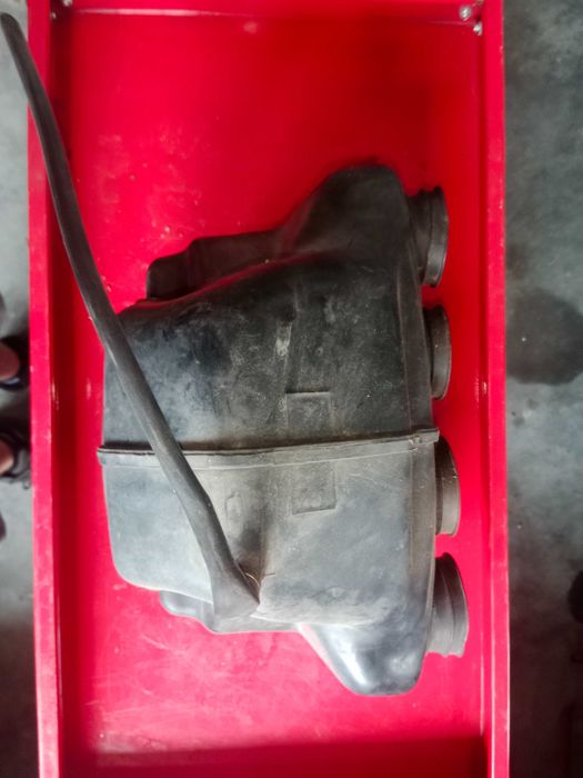 suzuki gsxf600 gsxf 600 airbox filtra powietrza obudowa króćce gumy