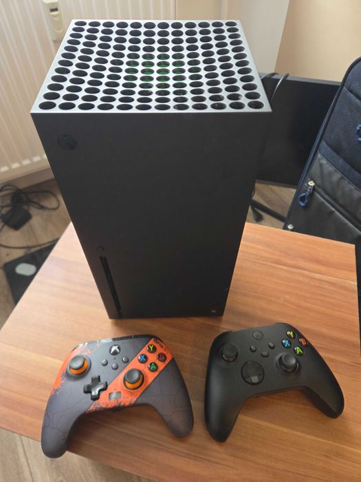 Sprzedam Xbox series x 1 terabajt, 2 gamepady.