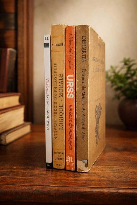 Lote 4 livros de ensaio, filosofia e pensamento político – Vítor Bento, Descartes, Paul Foulquié e URSS