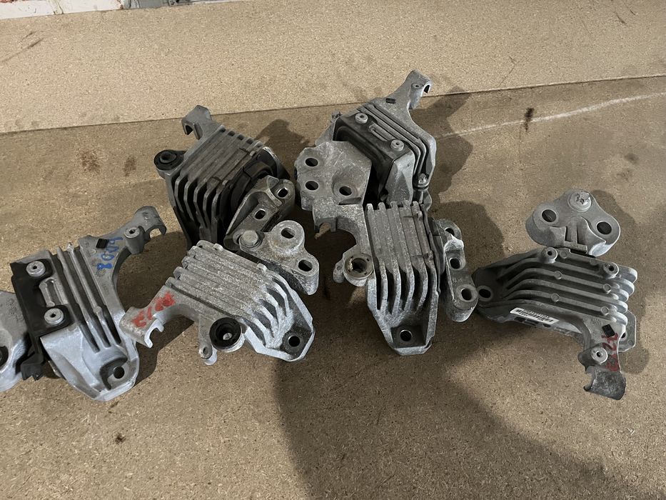 Подушка двигателя двигуна мотора Jeep Cherokee KL 2,4 3,2 2014 2015 2016 2017 2018 2019 2020