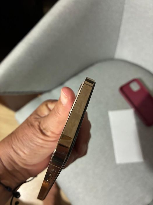 Iphone 12 dourado