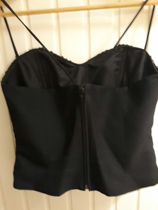 Piękny gorset z cekinami na fiszbinach