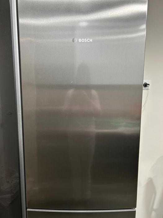 Frigorífico combinado Bosch com avaria mas com compressor novo