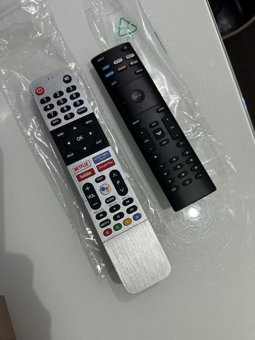 Piloty do TV , NOWE cena za 2 szt.