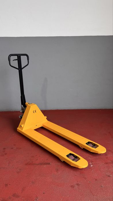 Porta Paletes Manual 2.500kg Borracha