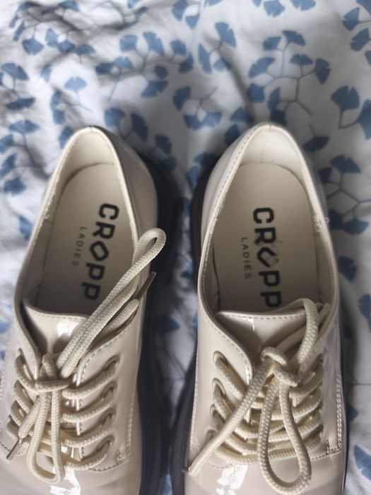 Buty beżowe Cropp 39